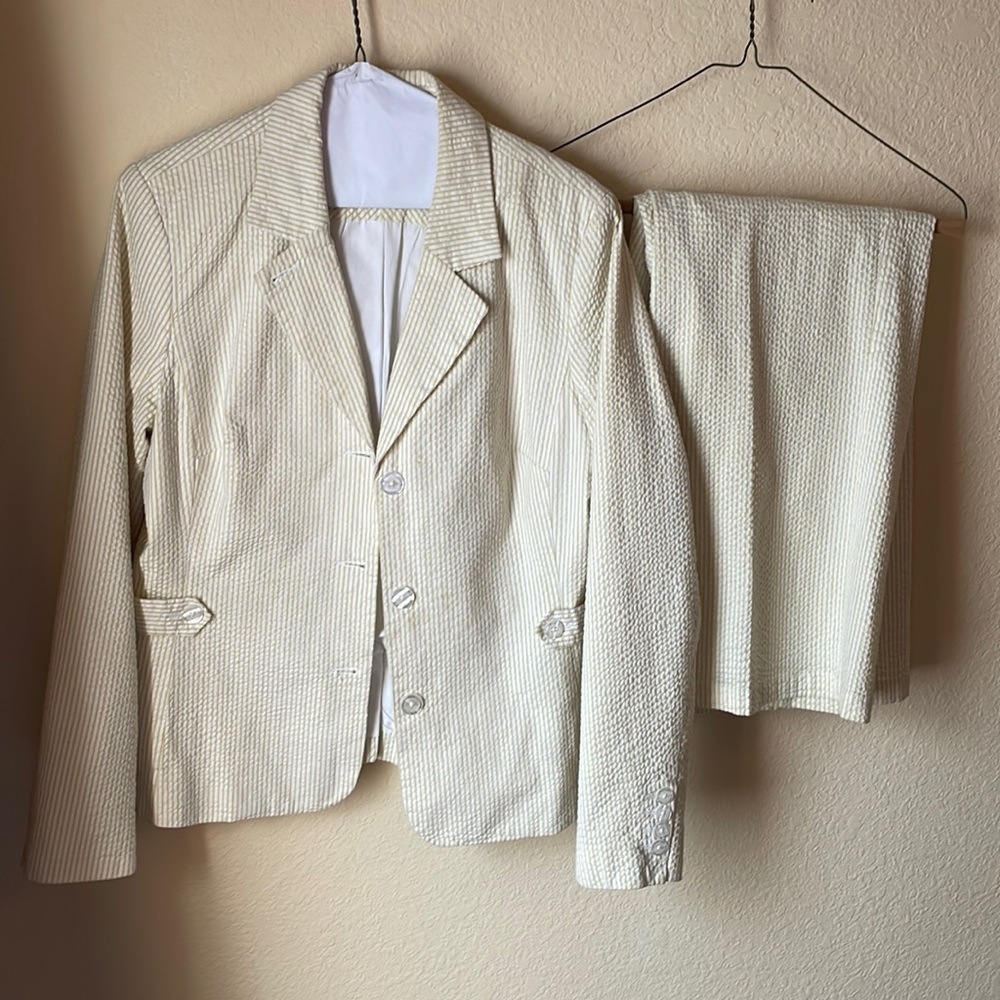 Isaac Mizrahi 2 piece suit- beautiful yellow striped seersucker